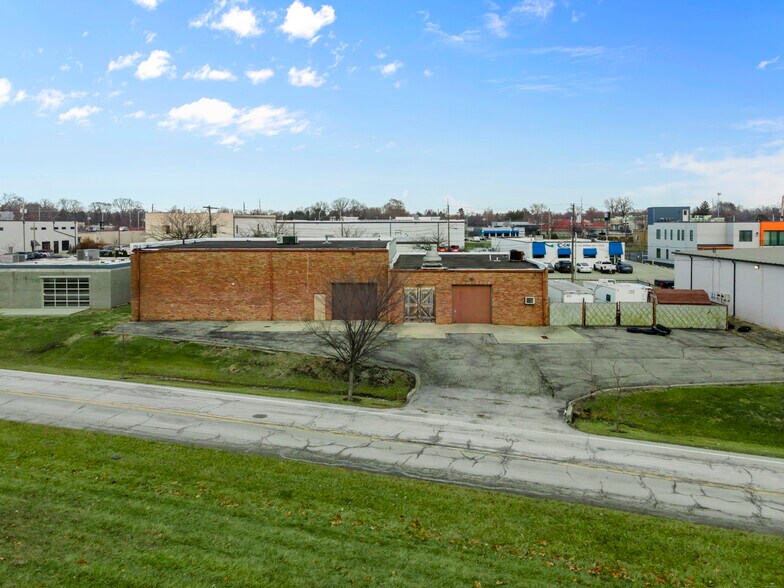 More Photos Of 1805 W 15th St, Indianapolis Warehouse For Sale