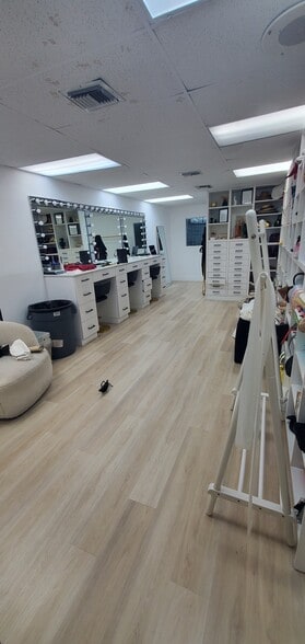 More Photos Of 2100 NW 93rd Ave, Miami Warehouse For Sale