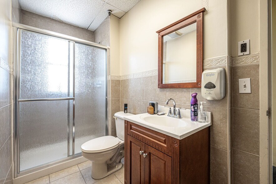 More Photos Of 1245 Marconi Blvd, Copiague Warehouse For Sale