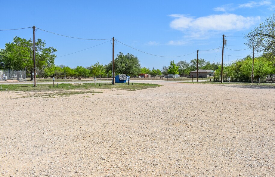 More Photos Of 903 W Broadway St, Eden Land For Sale