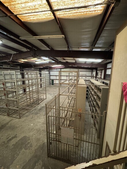 More Photos Of 8717 Windswept Ln, Houston Warehouse For Lease