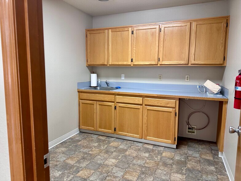 More Photos Of 255 SW 1st Ave, Canby Loft Creative Space For Sale