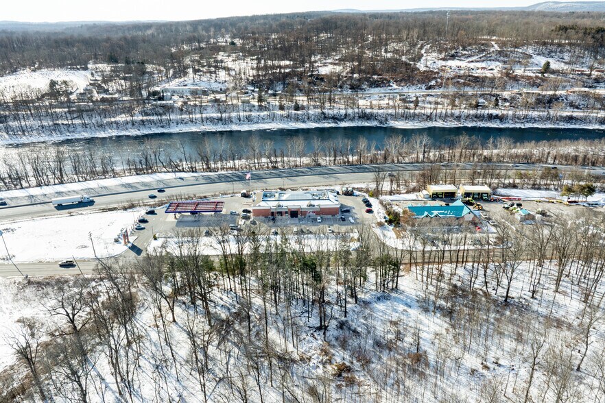 More Photos Of 17-19 Simpson Rd, Columbia Service Station For Lease