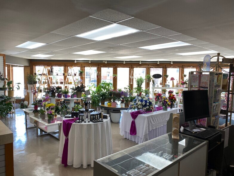 More Photos Of 1209 Main St, Dubuque Storefront Retail Office For Sale