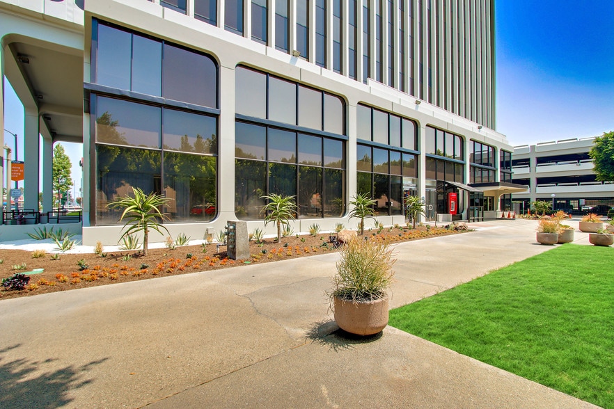 More Photos Of 300 S Harbor Blvd, Anaheim Office For Lease