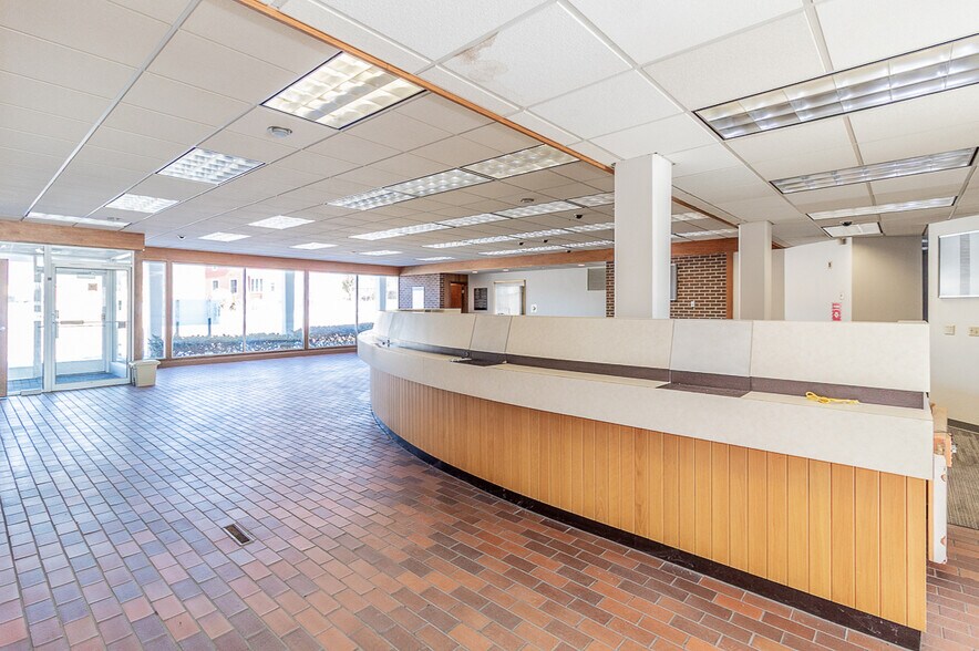 More Photos Of 132 E Main St, Hortonville Bank For Sale