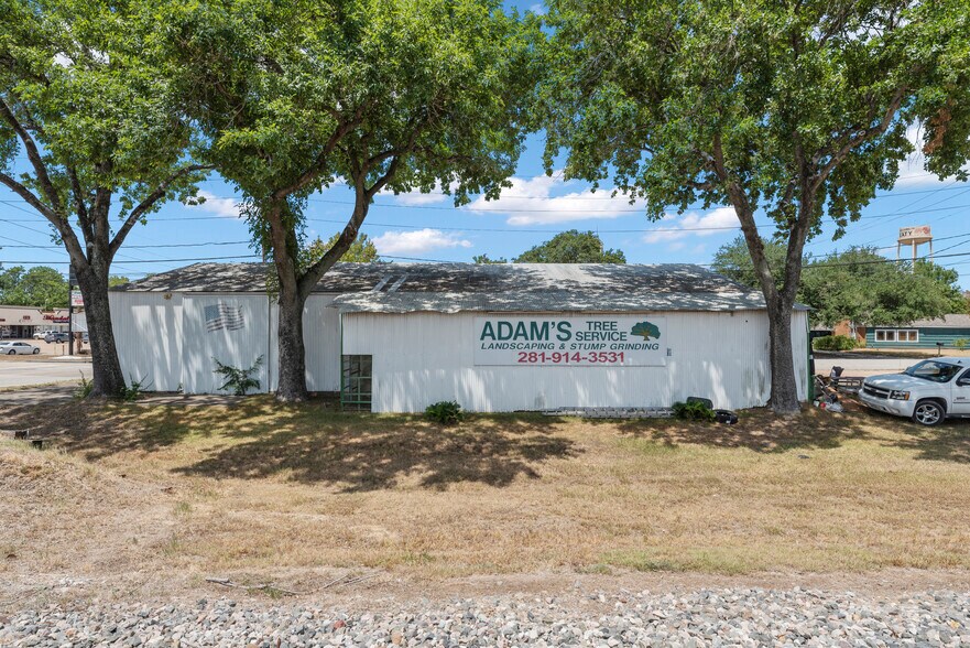 More Photos Of 800 Avenue D, Katy Warehouse For Sale