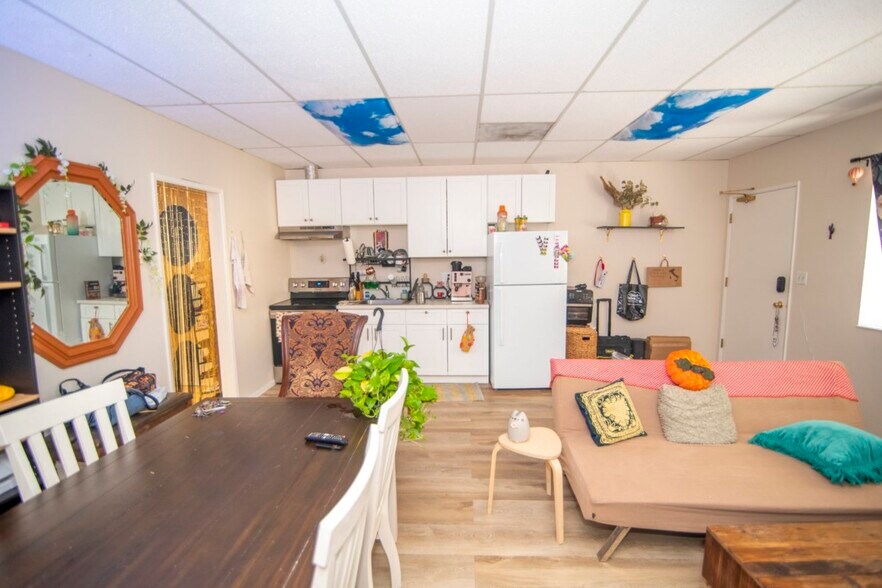 More Photos Of 2941-2943 Honolulu Ave, La Crescenta Restaurant For Sale