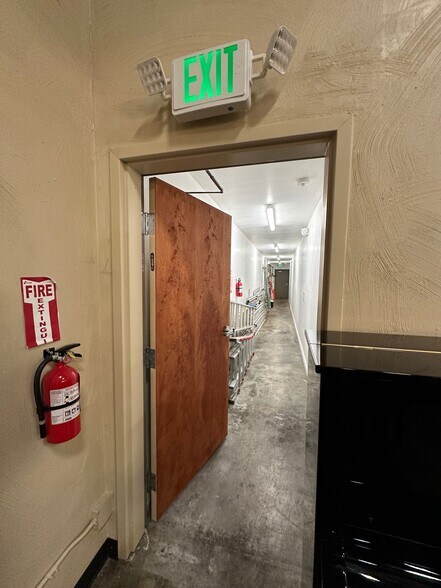 More Photos Of 841-843 Gilman St, Berkeley Storefront For Lease