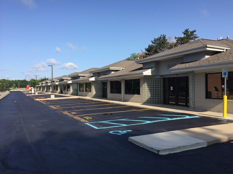 More Photos Of 7035 Orchard Lake Rd, West Bloomfield Medical For Lease