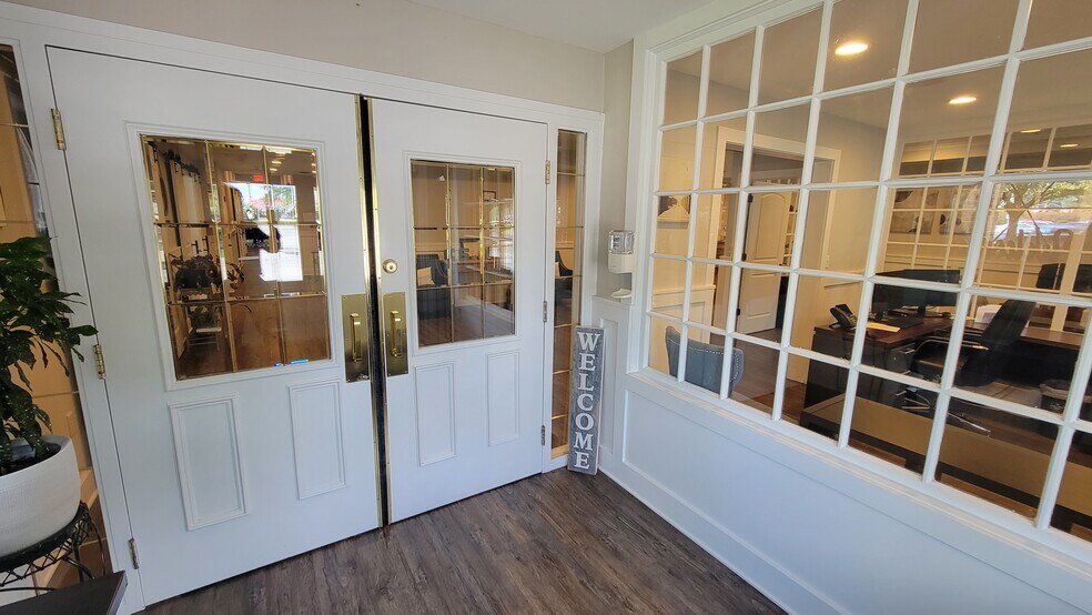 More Photos Of 39475 Ann Arbor Rd E, Plymouth Bank For Lease