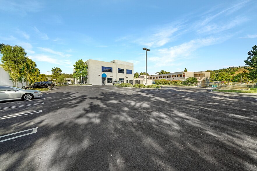 More Photos Of 181 S Old Springs Rd, Anaheim Loft Creative Space For Lease