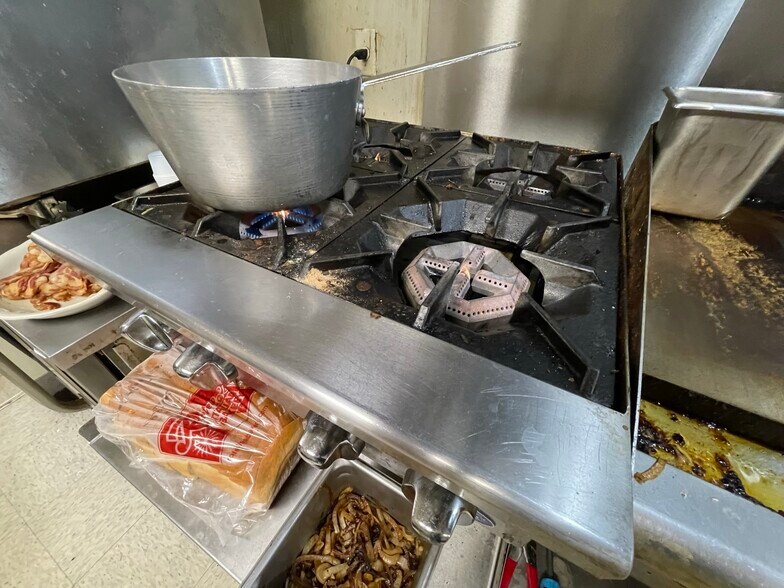 More Photos Of 208 W Arnold Ave, Arnold Restaurant For Sale