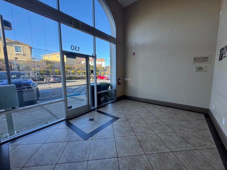 More Photos Of 1360 E Natoma St, Folsom Unknown For Lease
