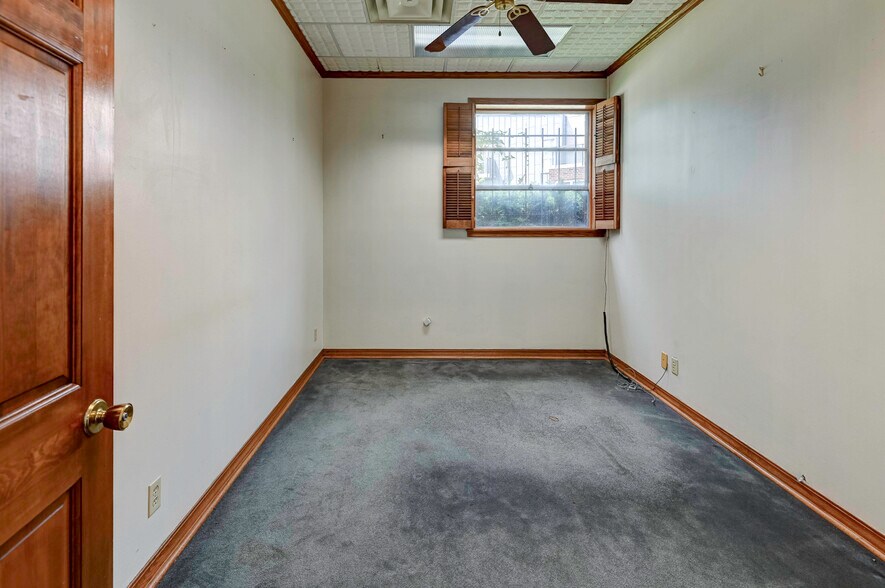 More Photos Of 4003 Pennsylvania Ave, Kansas City Office For Sale