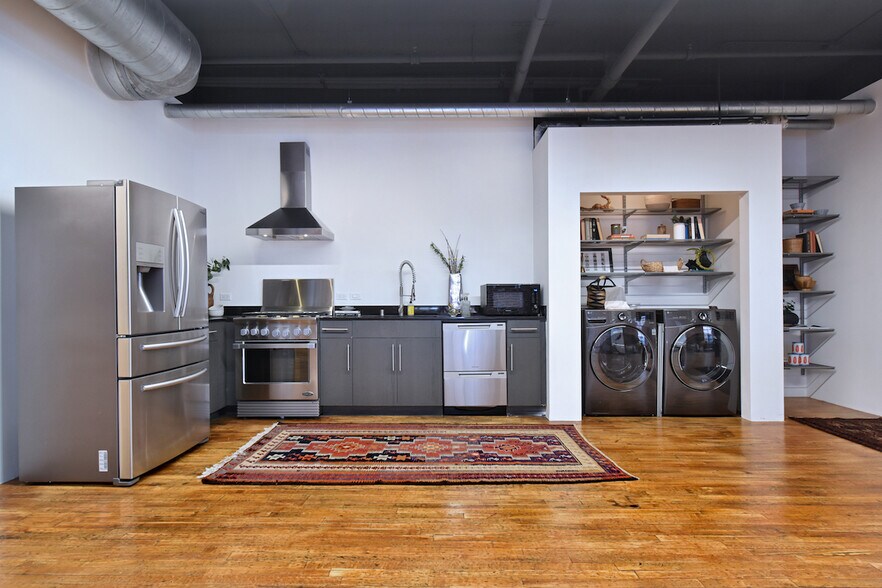 More Photos Of 500-530 Molino St, Los Angeles Office For Sale
