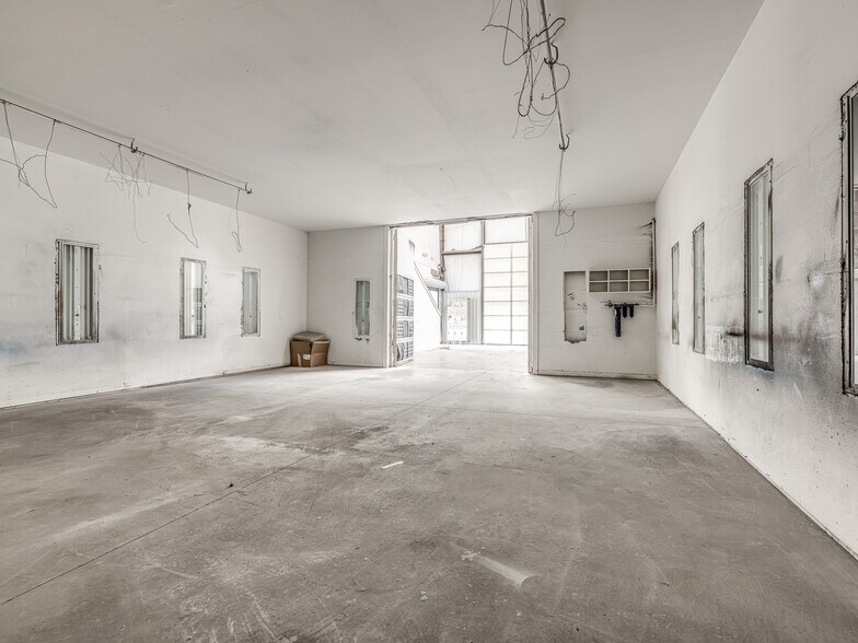 More Photos Of 6355 Boucher Dr, Edmond Showroom For Lease