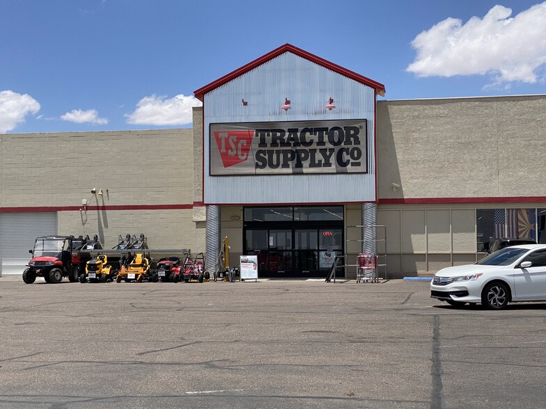 More Photos Of 1501-1531 Navajo Blvd, Holbrook Storefront For Lease