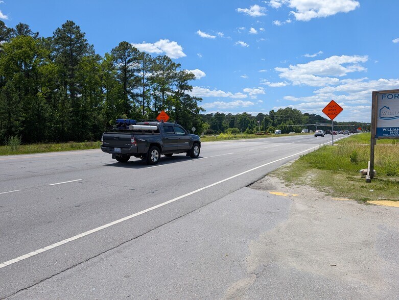 More Photos Of 367 Freedom Way, Jacksonville General Retail For Sale