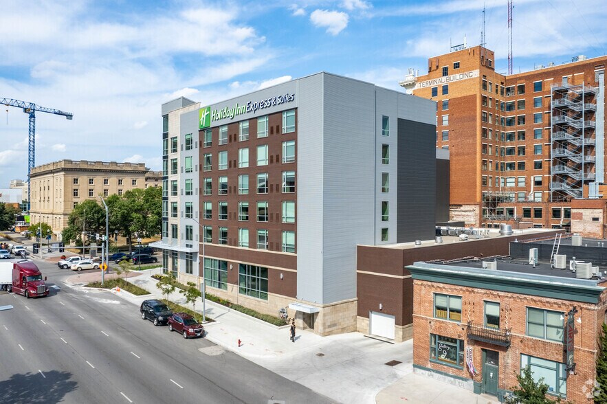 More Photos Of 905 O St, Lincoln Hotel For Sale