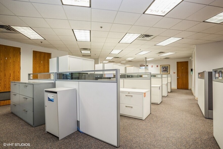 More Photos Of 1150 W Northwest Hwy, Mount Prospect Office For Sale