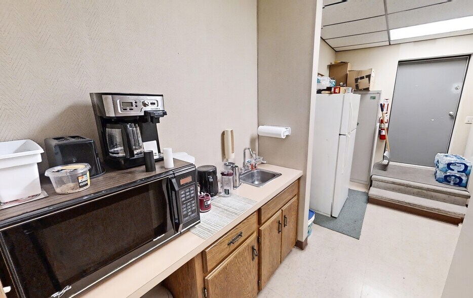 More Photos Of 103-105 103-105 E 27th St, Hays Office For Sale