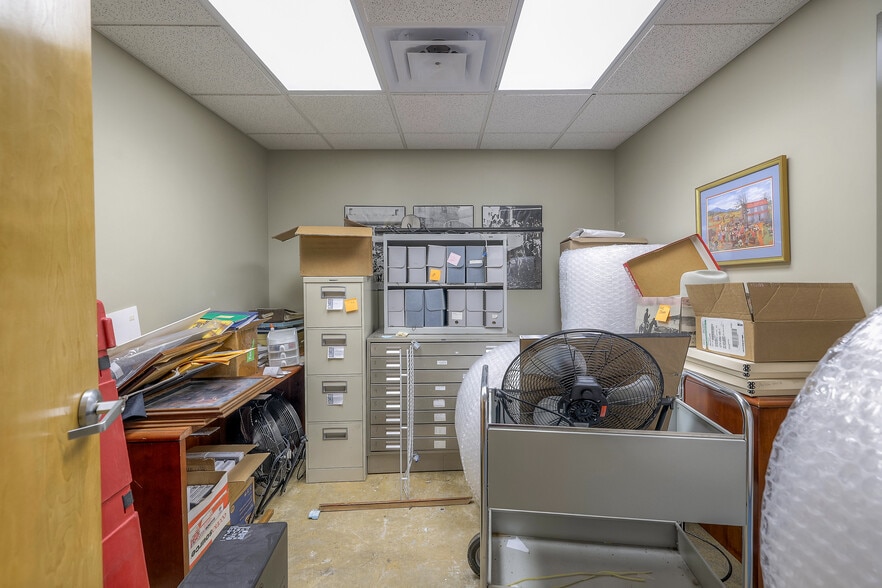 More Photos Of 8880 Ballentine St, Overland Park Office For Sale