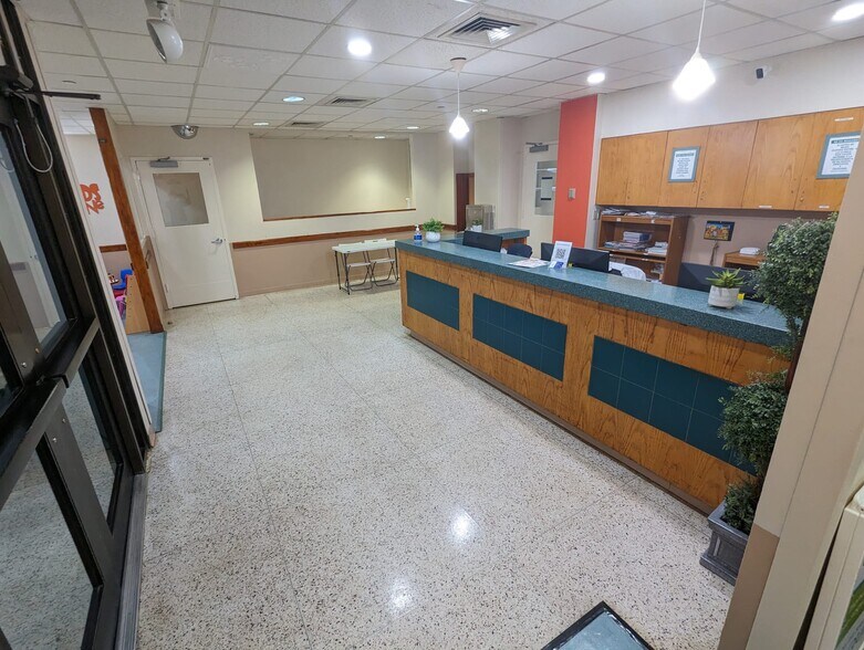 More Photos Of 1055 E Tremont Ave, Bronx Medical For Lease
