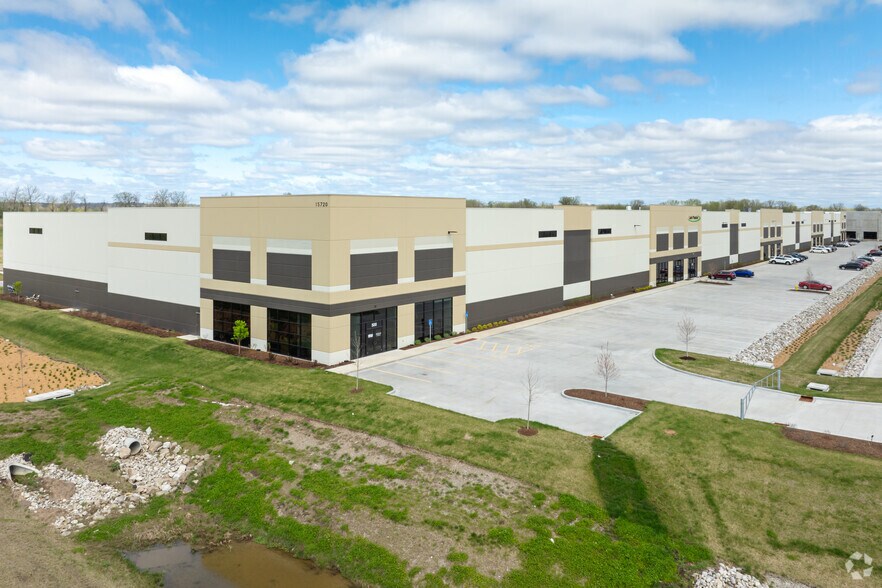 More Photos Of 15712 Westport Commerce Dr, Chesterfield Industrial For Sale