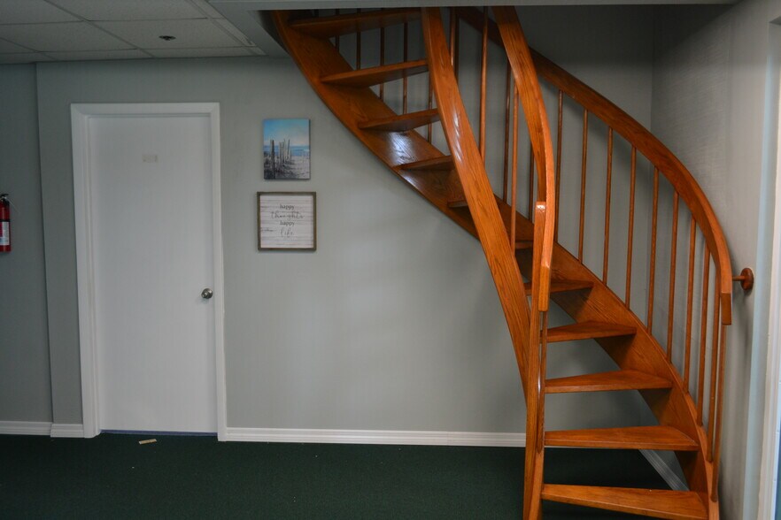 More Photos Of 1460 S McCall Rd, Englewood Medical For Sale