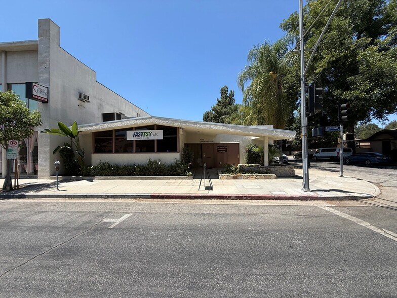 Primary Photo Of 7257-7259 Owensmouth Ave, Canoga Park Medical For Lease
