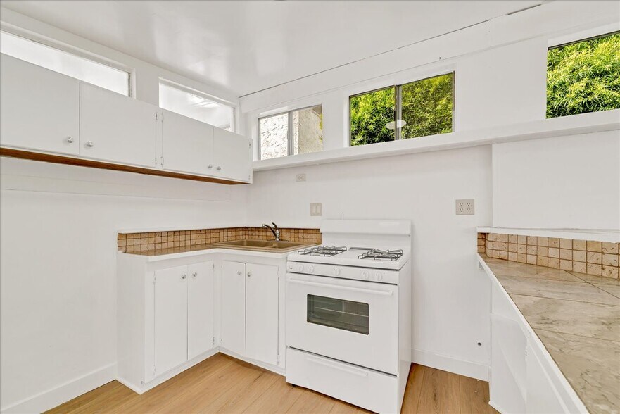 More Photos Of 1222 Corona St, Hermosa Beach Apartments For Sale
