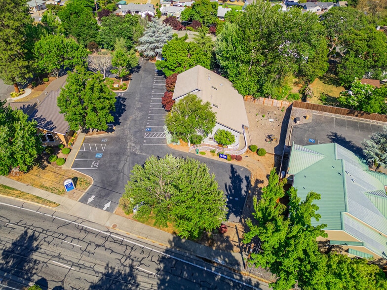 More Photos Of 873 NE 7th St, Grants Pass Medical For Lease