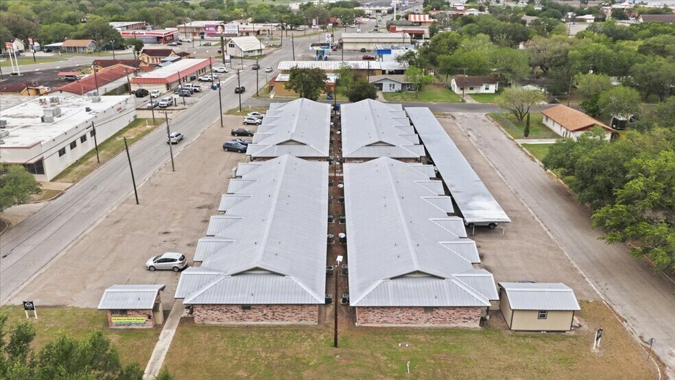 More Photos Of 1400 N Saint Marys St, Beeville Apartments For Sale