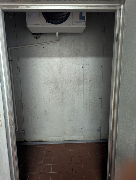 More Photos Of 8550 N Dale Mabry Hwy, Tampa Fast Food For Lease