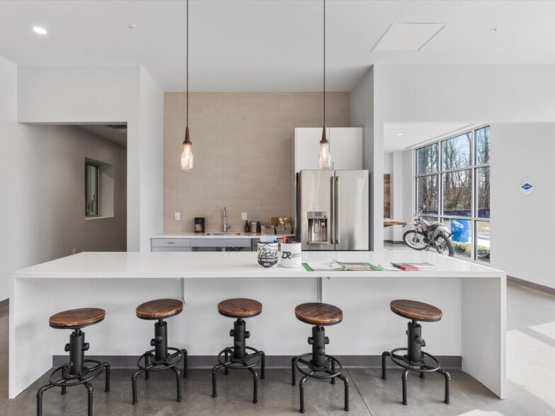 More Photos Of 6701 Dominion Garages Ave, Woodford Specialty For Sale