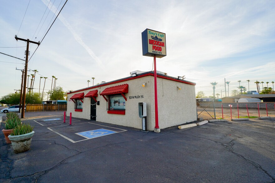More Photos Of 301 W Main St, Avondale Restaurant For Lease