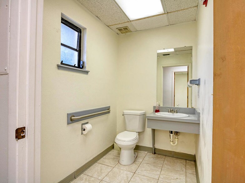 More Photos Of 701 N Hercules Ave, Clearwater Medical For Lease
