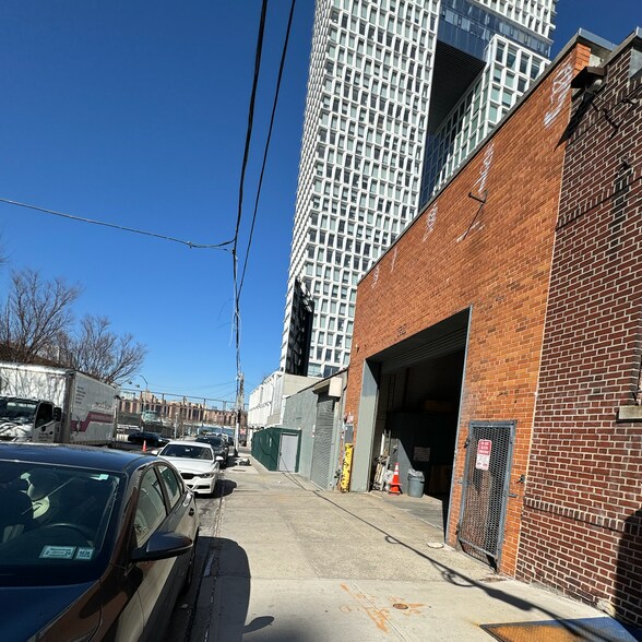 More Photos Of 33 S 1st St, Brooklyn General Retail For Lease