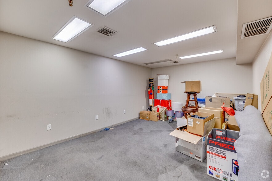 More Photos Of 1315 E Gibson Ln, Phoenix Warehouse For Lease