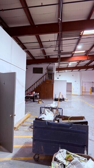 More Photos Of 3517 Frutas Ave, El Paso Manufacturing For Lease