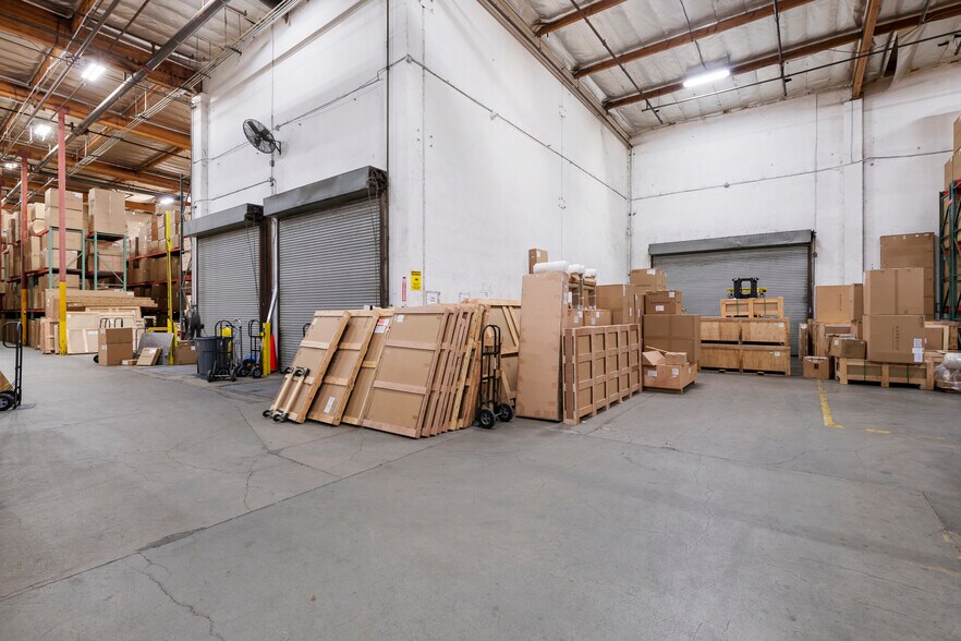 More Photos Of 6935-6947 Atlantic Ave, Long Beach Warehouse For Lease