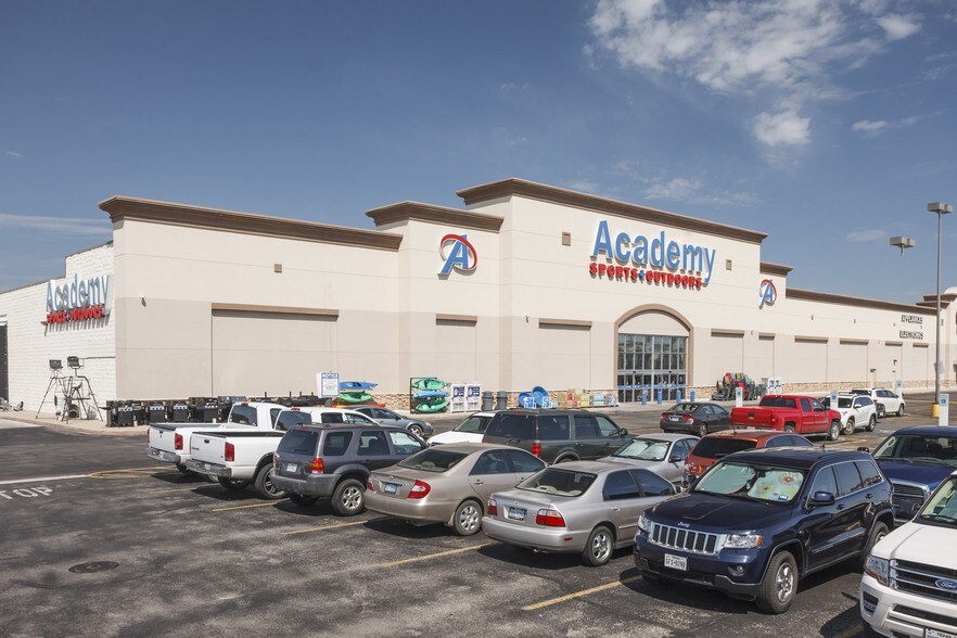 More Photos Of 200-300 N New Rd, Waco Unknown For Lease