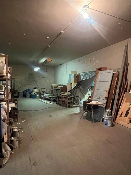More Photos Of 1621 N 25th St, Kansas City Light Manufacturing For Sale