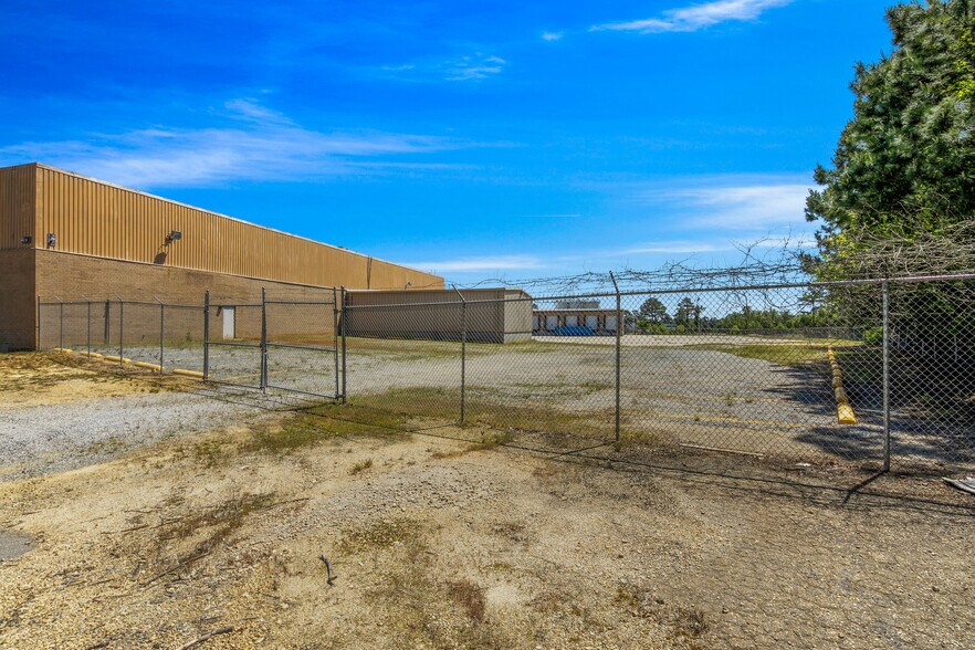 More Photos Of 3036 Gillespie St, Fayetteville Manufacturing For Lease