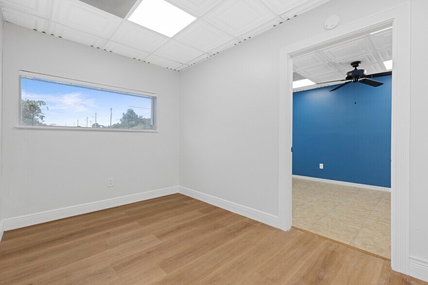 More Photos Of 407 SE Ocean Blvd, Stuart Storefront Retail Office For Lease