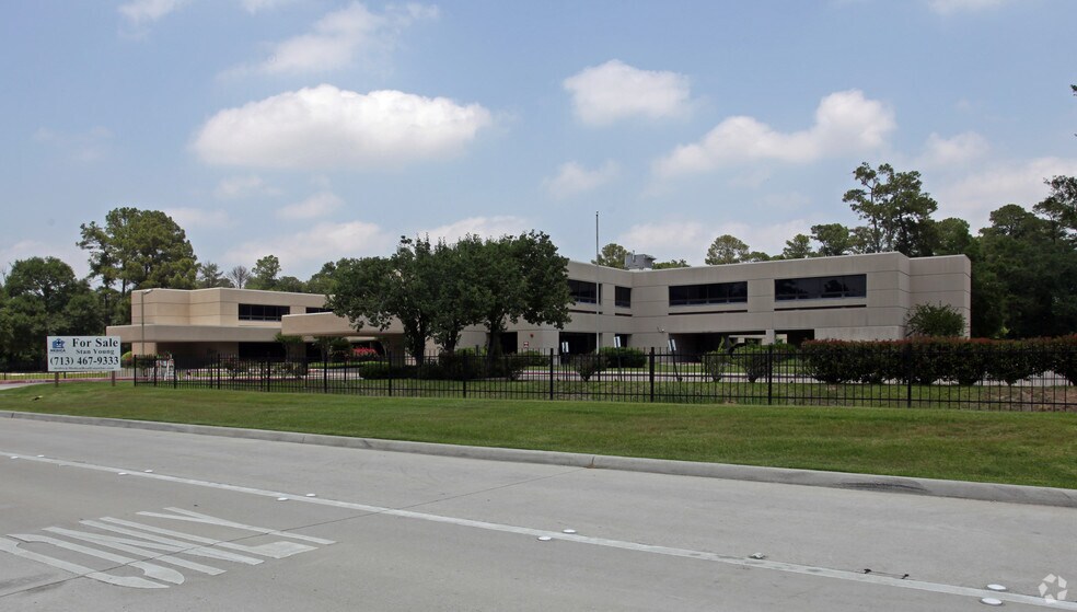 More Photos Of 17506 Red Oak Dr, Houston Hospital For Lease