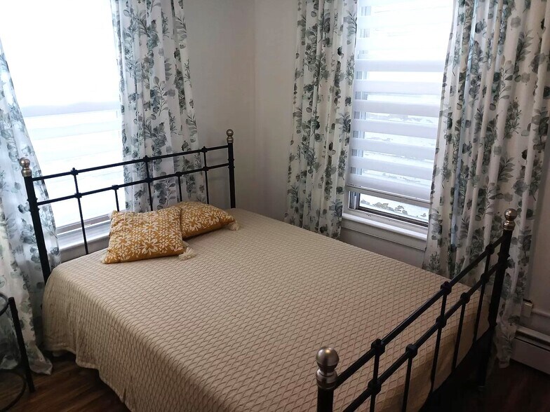 More Photos Of 117 Water St, Stonington Apartments For Sale
