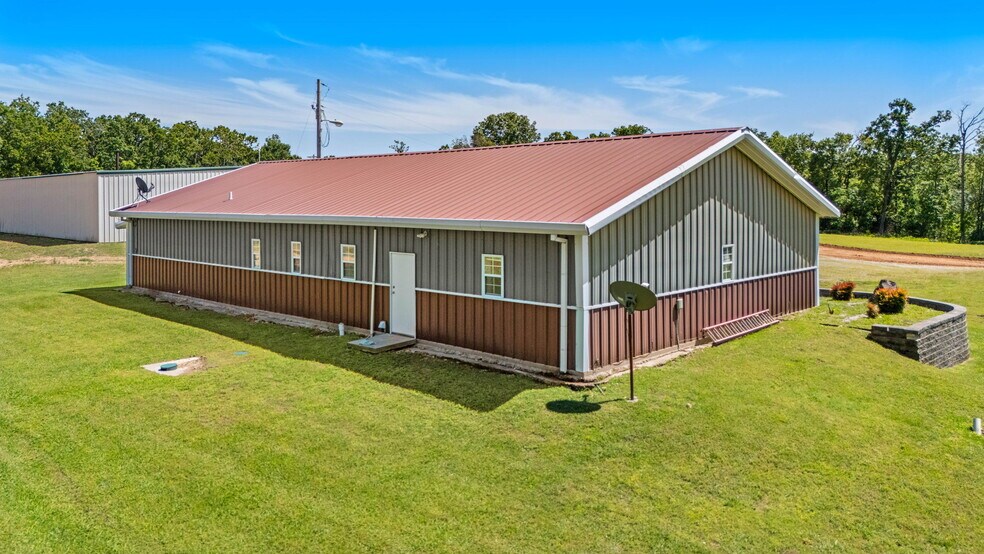 More Photos Of 23044 Honey Creek Rd, Sulphur Springs Distribution For Sale