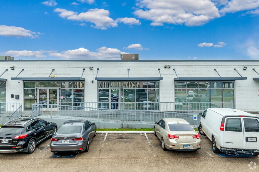 More Photos Of 4950 Terminal St, Bellaire Freestanding For Sale